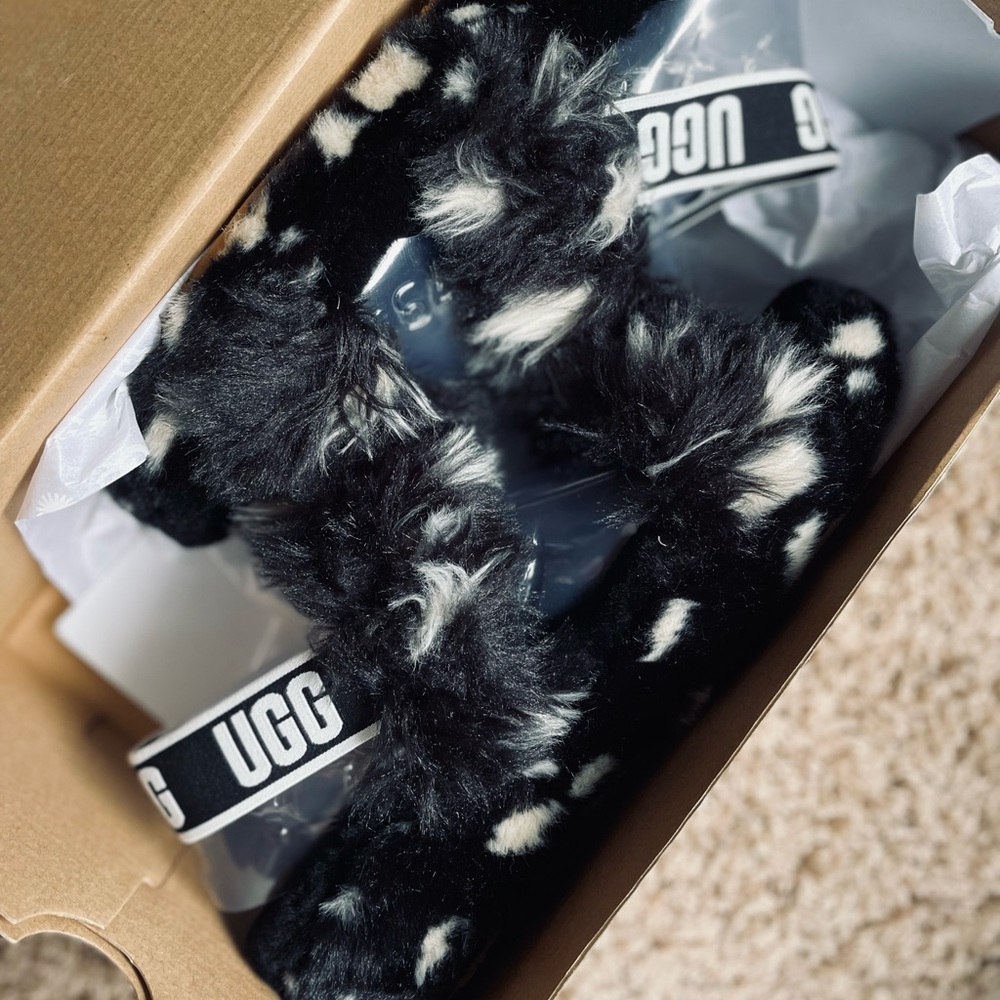 Ugg Fluff Yeah Slippers Black and White Neutral Fuzzy Sandal Slippers Size 8 - Picture 14 of 16
